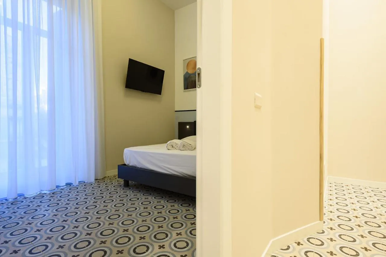 Apartment Maria Theresa Rooms & Garden Naples Italy