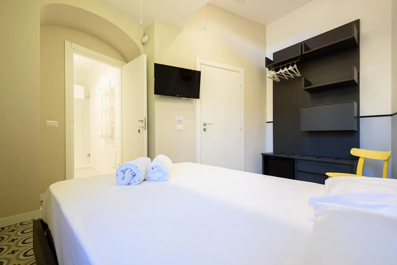Maria Theresa Rooms & Garden Naples