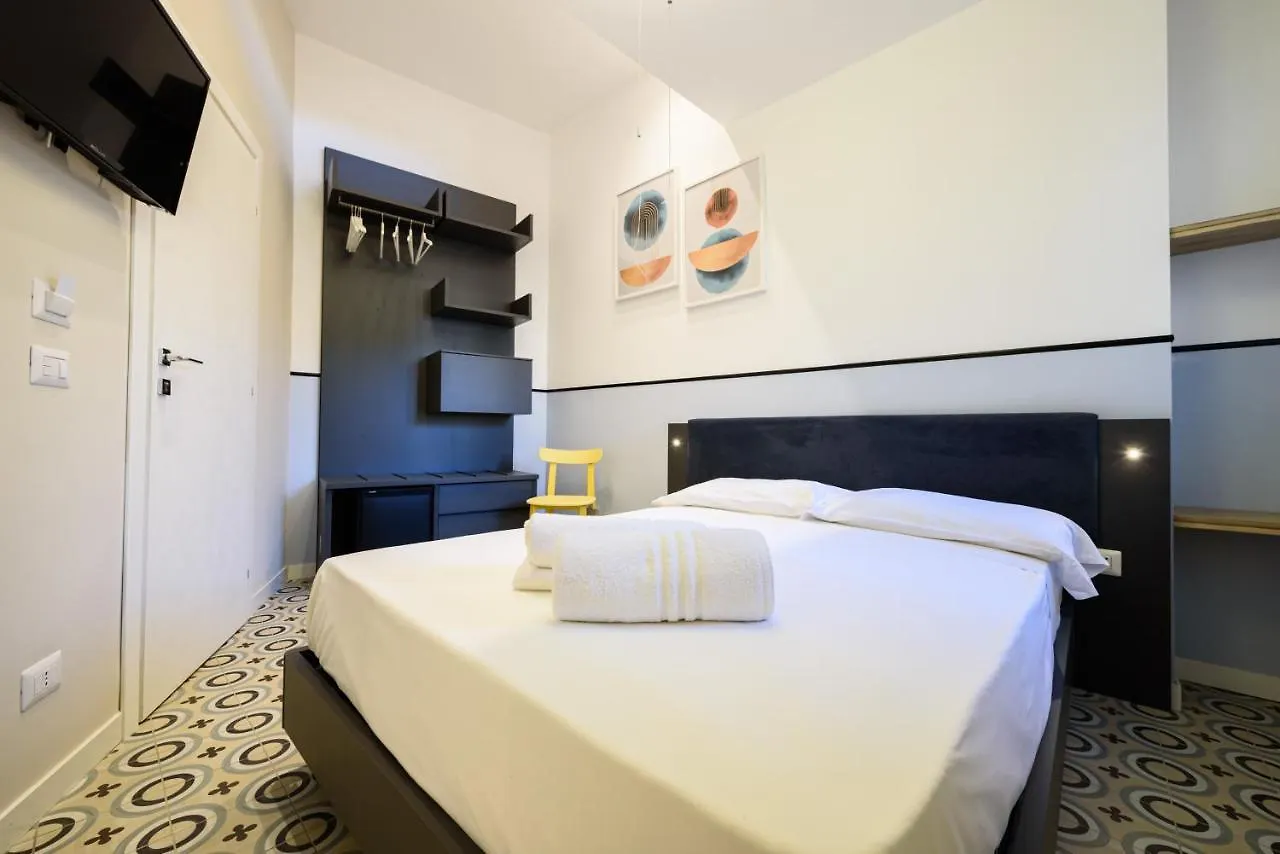 Maria Theresa Rooms & Garden Naples Apartment