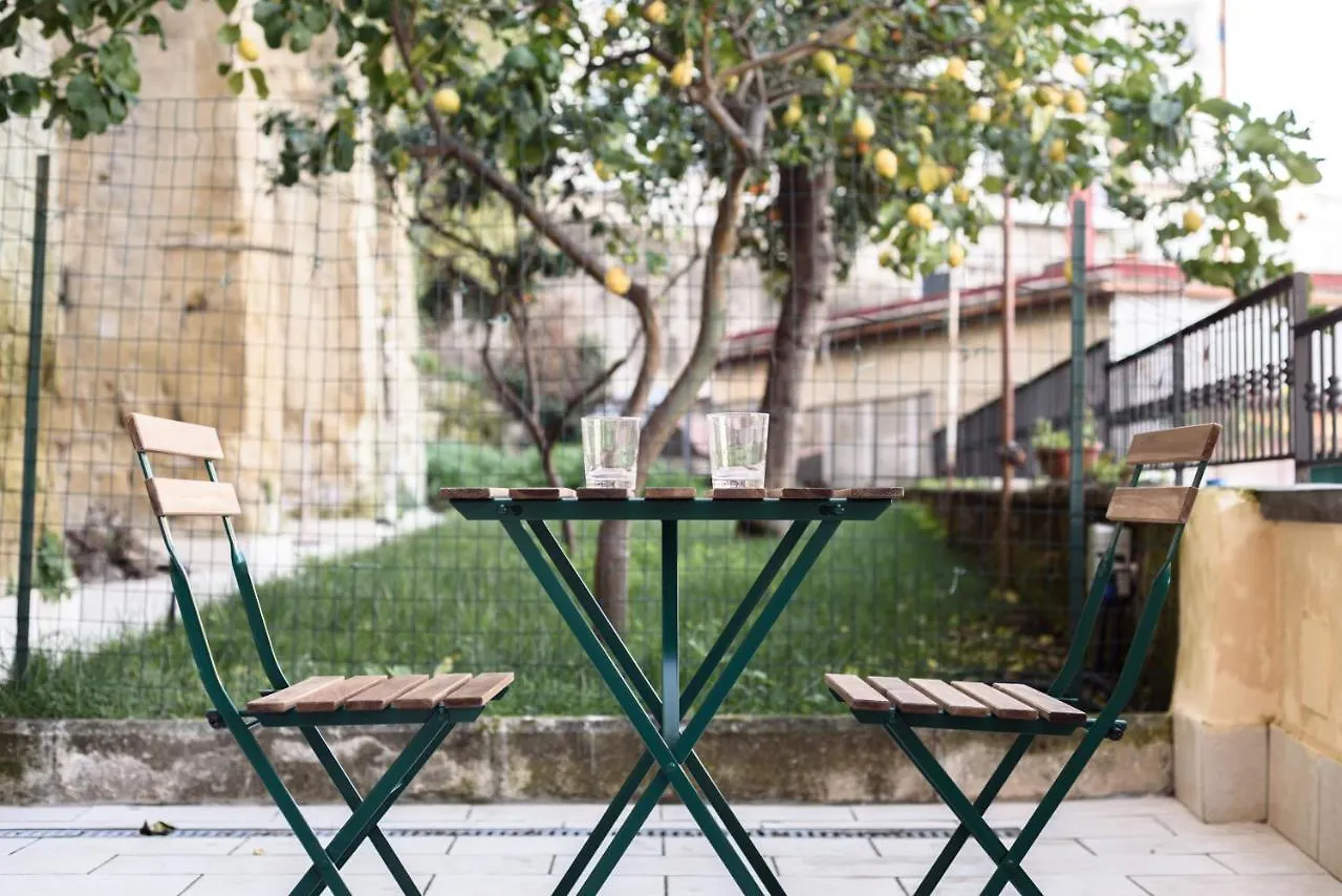 Maria Theresa Rooms & Garden Naples