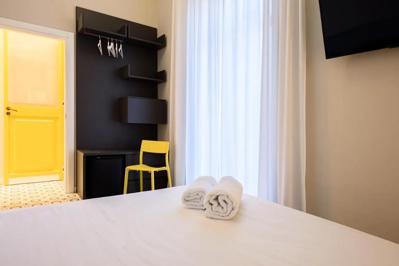 Maria Theresa Rooms & Garden Napoli Italia